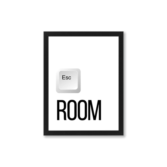 Poster in zwarte lijst met witte achtergrond, toont escapetoets en het woord "ROOM". Minimalistisch ontwerp.